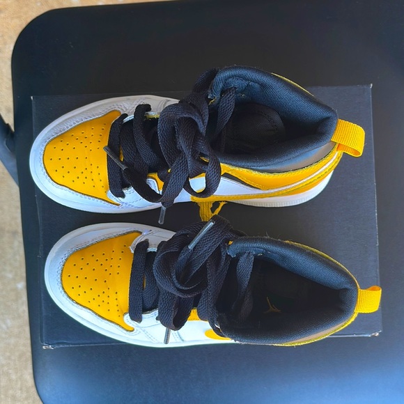 Jordan 1 Mid (PS) - Picture 2 of 3